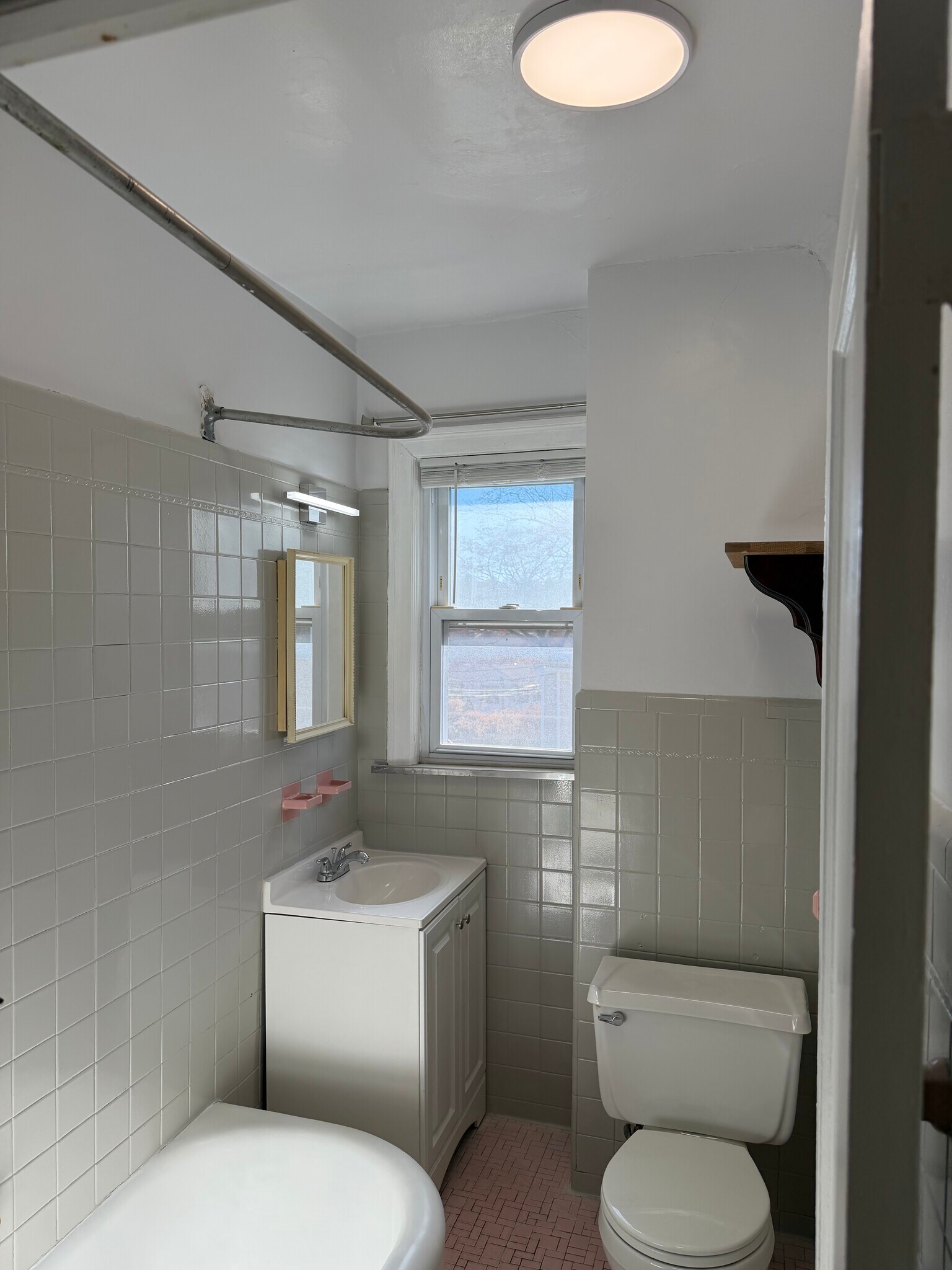 Building Photo - 45 Underhill St