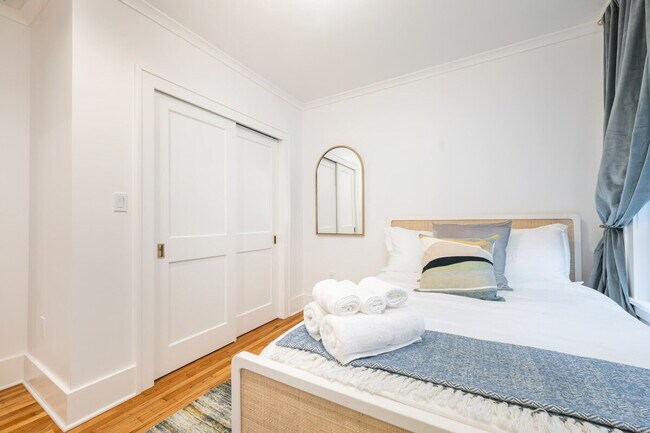 Building Photo - 2453 4th Ave W