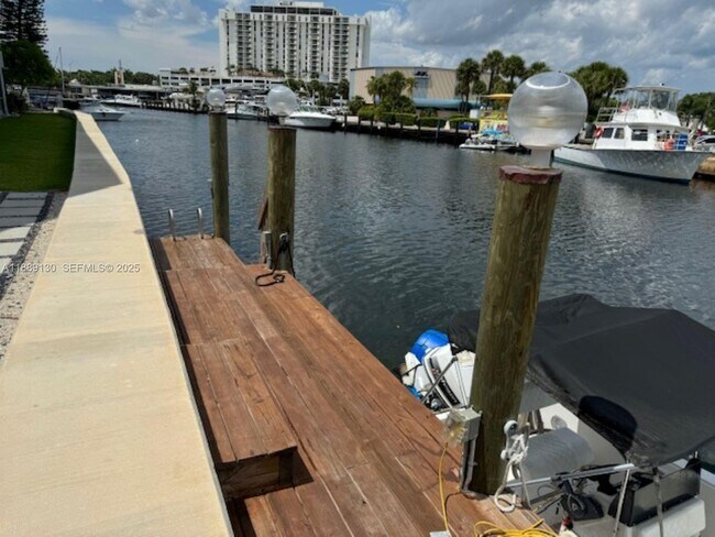 Building Photo - 13105 Ixora Ct