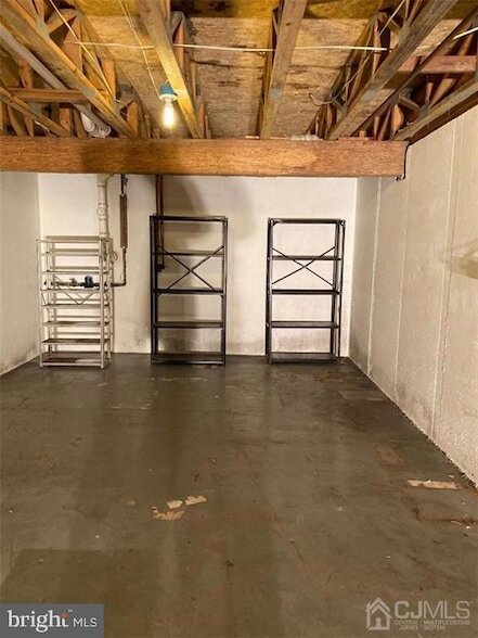 Building Photo - 33 Marion Dr
