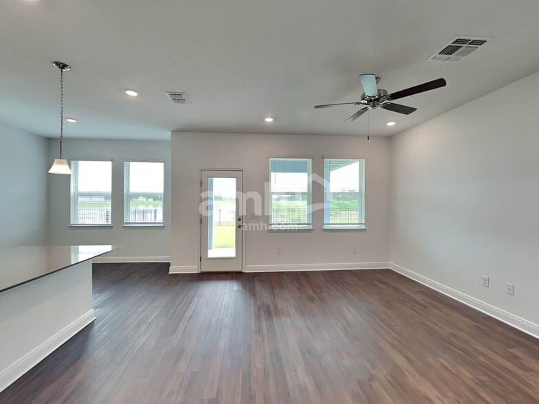 Building Photo - 14633 Cedar Ml Dr