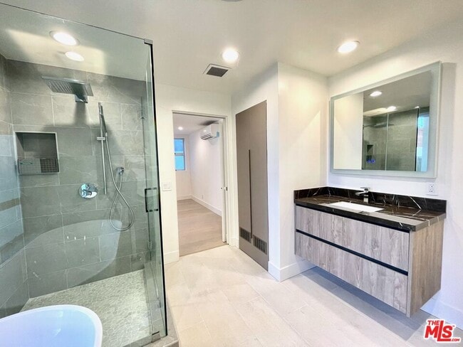 Building Photo - 822 Pacific Ave