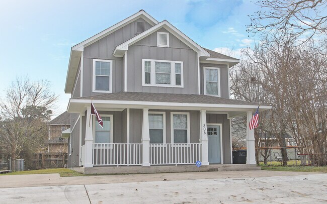 Primary Photo - 306 Holik St
