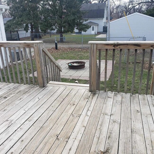 Building Photo - 2215 Falls Ave