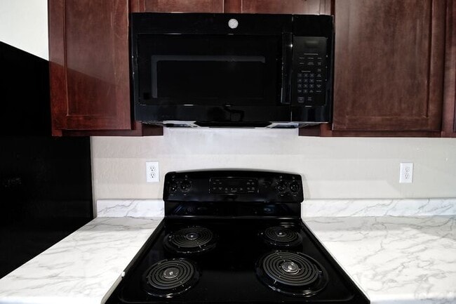 Building Photo - Modern Studio Apartment Near CMU