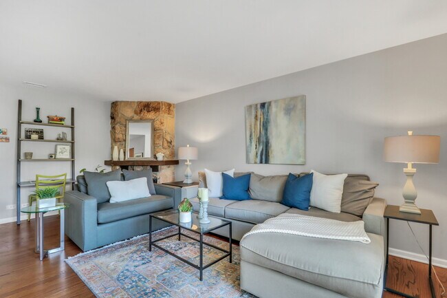 Building Photo - 215 Coventry Cir