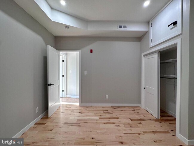 Building Photo - 2821 W Girard Ave