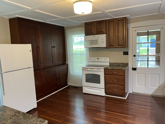 Kitchen - refrigerator - 710 Clark st