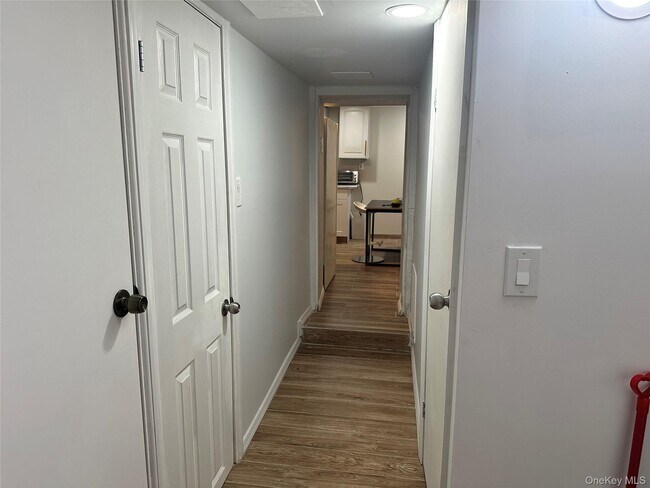 Building Photo - 245 Glenhill Ave