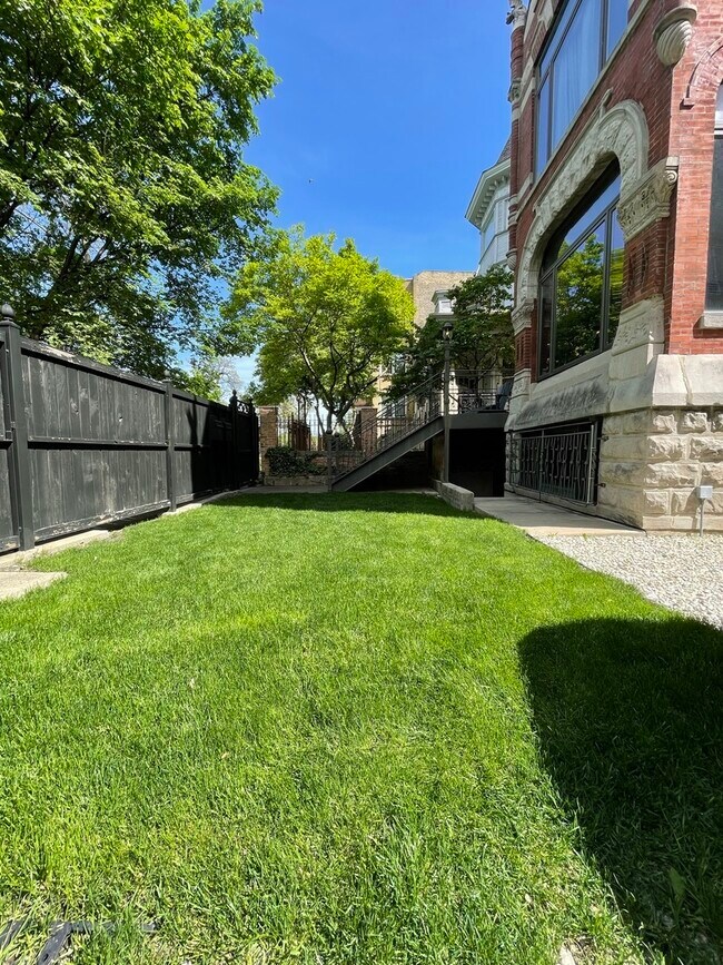 Building Photo - 1633 N Humboldt Blvd