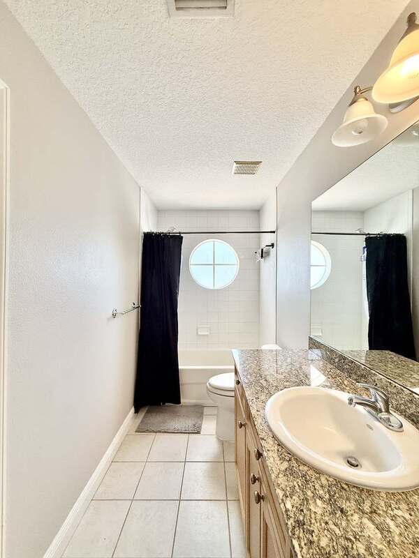 Building Photo - 131 Valencia Cir