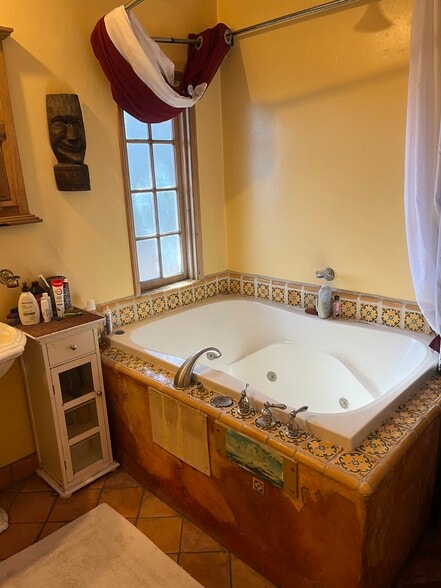 Building Photo - 7221 Earldom Ave