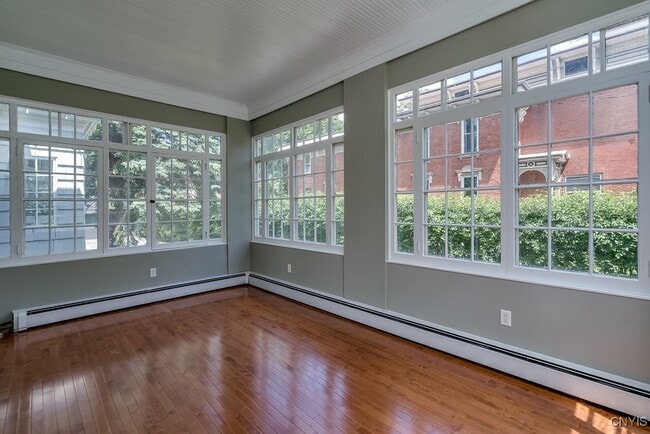 Building Photo - 160 Ten Eyck St