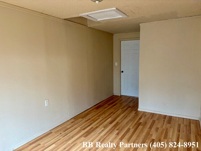 Building Photo - 249 S Richmond Ave