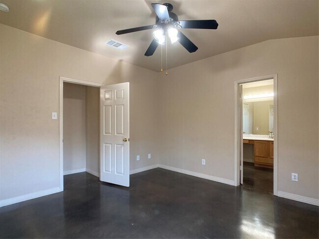 Building Photo - 1009 Grey Castle Dr
