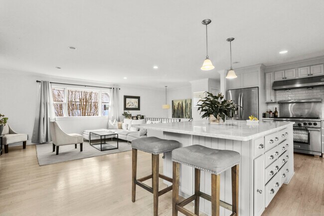 Primary Photo - 6 Meadowbank Rd