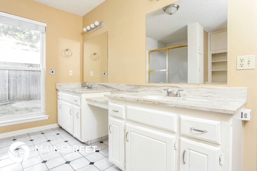 Building Photo - 8300 NW 112th Terrace