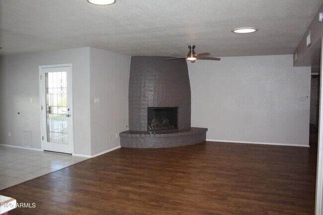 Building Photo - 15420 N 58th Ave