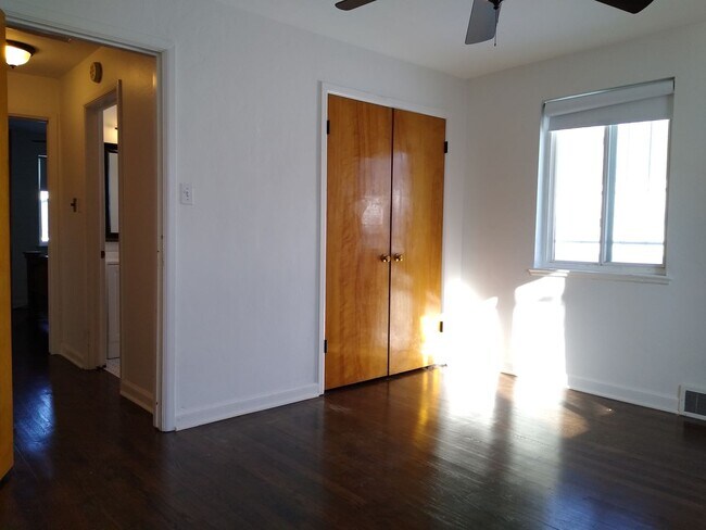 Building Photo - 2128 Hooker St
