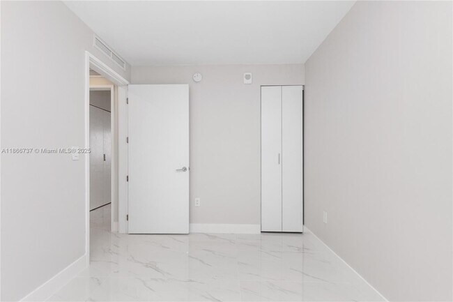 Building Photo - 700 NE 24th St