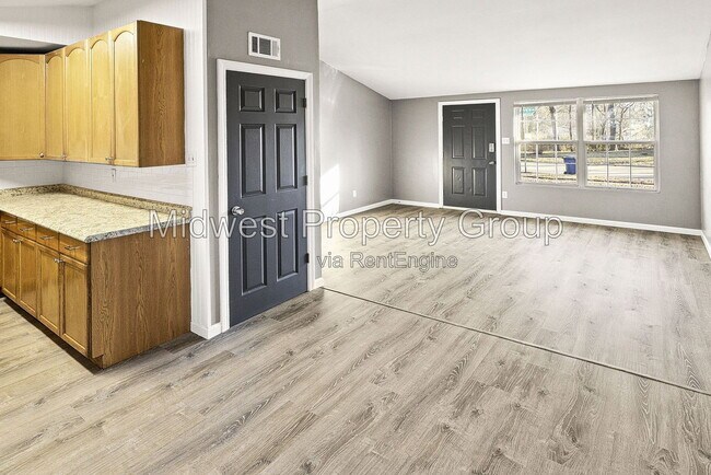 Building Photo - 2857 Dawnview Dr