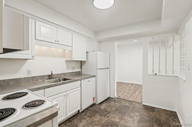Building Photo - 8232 Karam Blvd