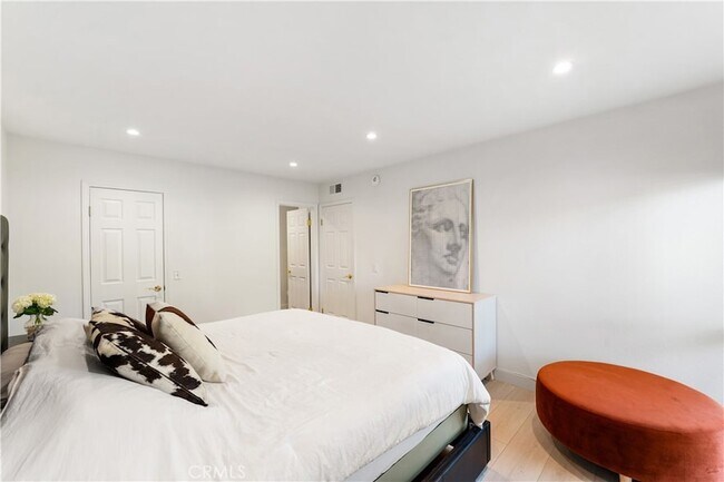 Building Photo - 4724 Park Granada