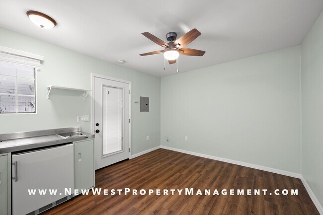 Building Photo - Charming Barrio Logan Studio - Available Now!