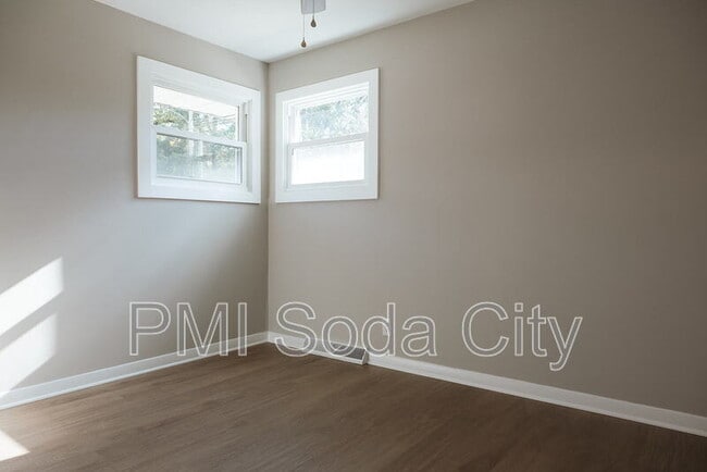 Building Photo - 2401 Truax Ln