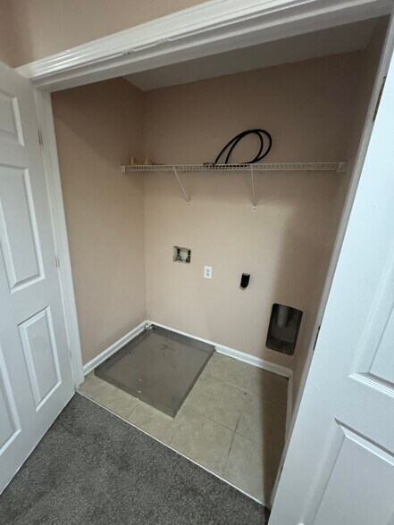 Building Photo - 1034 N Black Cherry Dr