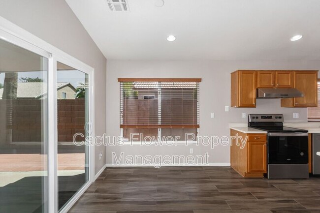 Building Photo - 308 W Liberty Ln