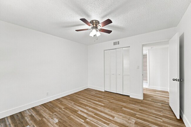 Building Photo - 3101 Oakland Shores Dr
