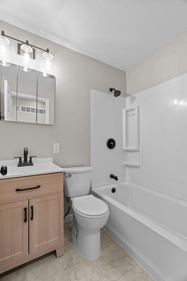 Building Photo - Charming 3-Bedroom, 1.5-Bath Single-Family Home