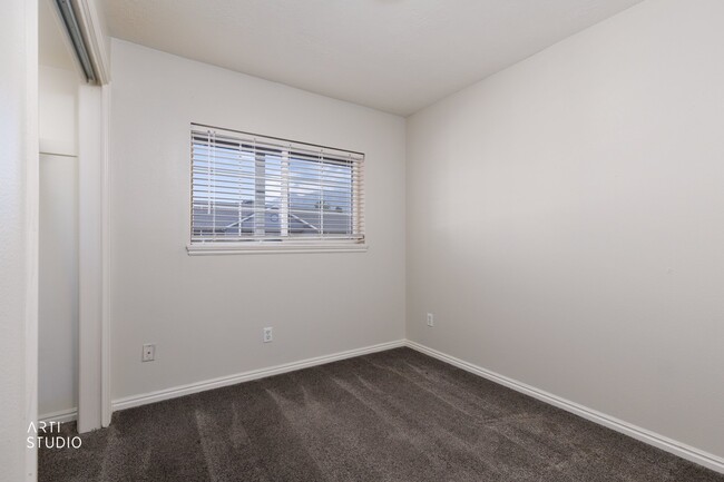 Building Photo - 1227 W 160 N