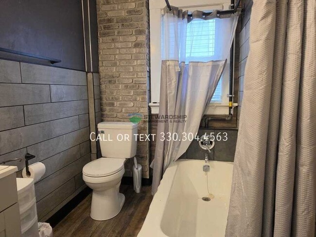 Building Photo - 213 Chestnut Ave NE