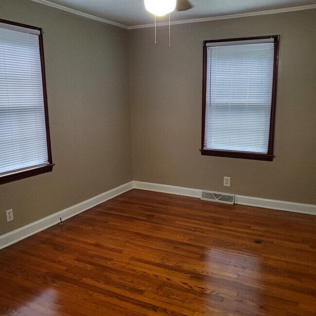 Building Photo - 4215 Randleman Rd