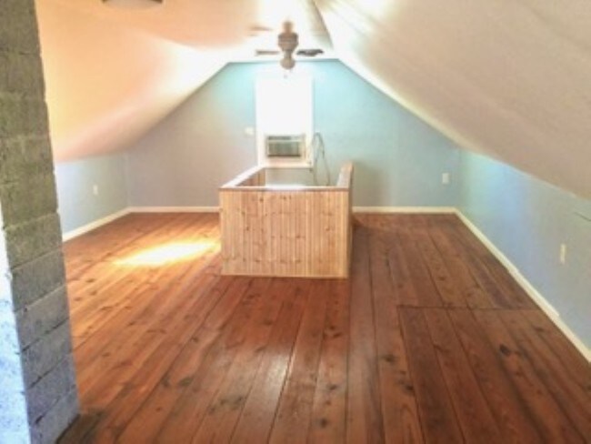 Building Photo - 2326 Scott St