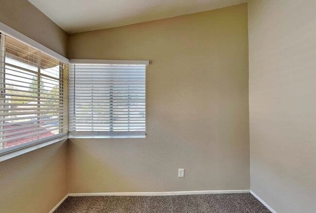 Building Photo - 4269 Hillcrest Dr