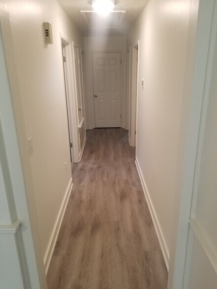 Building Photo - 203 bent creek circle south