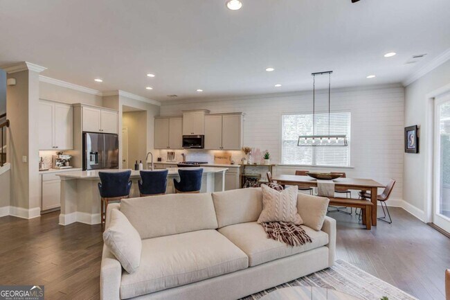 Building Photo - 1450 Edgebrook Ct NE