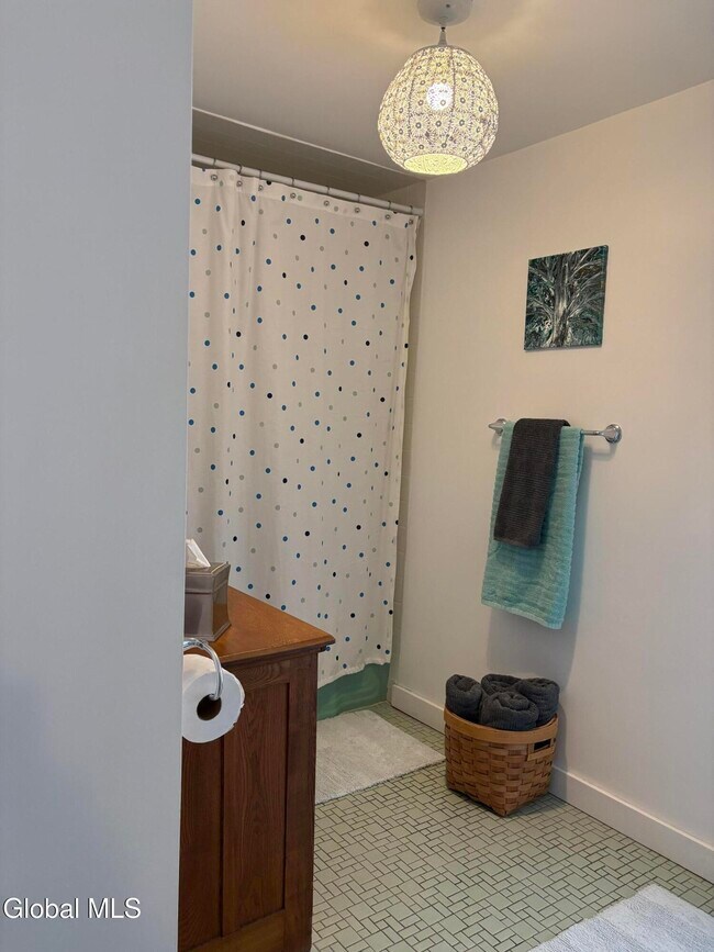 Building Photo - 20 Elm St