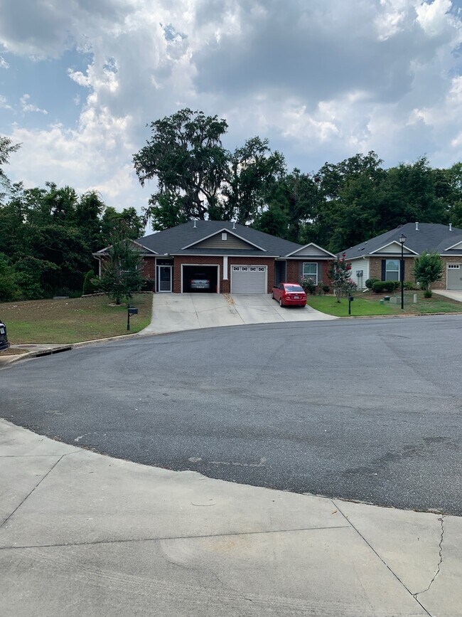 Building Photo - 3/2 IN HAMPTON CREEK SUBDIVISION- AVAILABLE SEPTEMBER 1, 2026