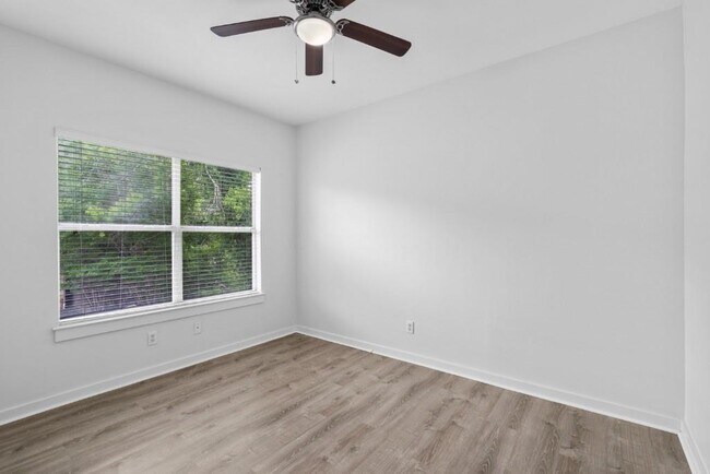 Building Photo - 2106 Cullen Ave