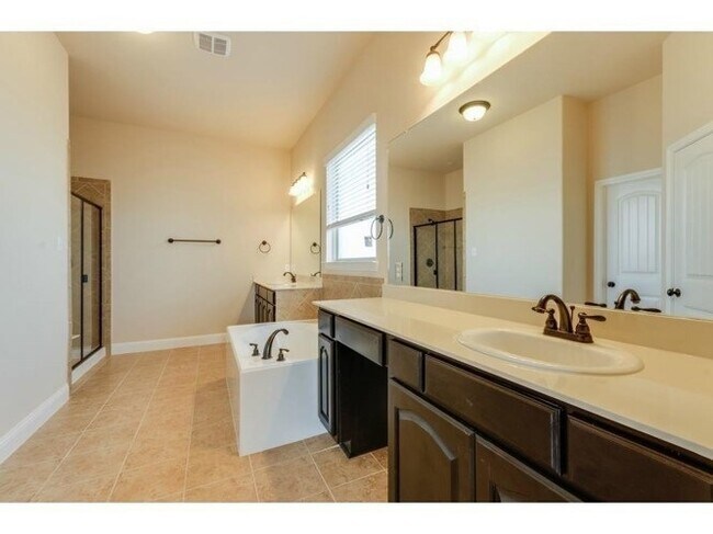 Building Photo - 829 Mist Flower Dr