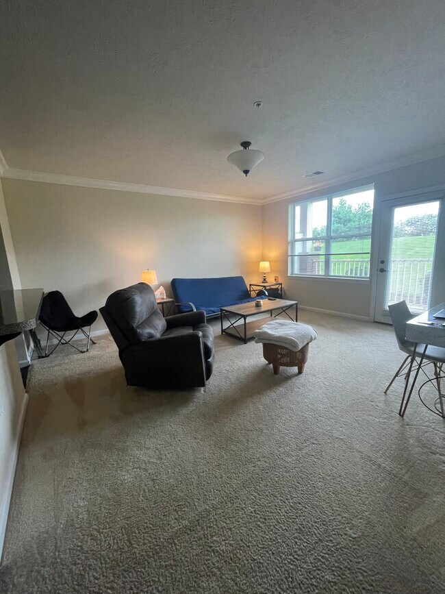 Building Photo - 300 Adams Dr