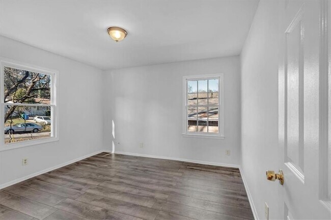 Building Photo - 2080 Bluffton Way