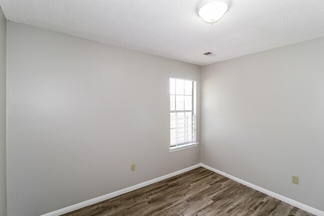 Building Photo - 3917 Kerwin Dr
