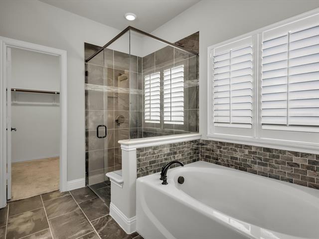 Building Photo - 310 Hawthorn Dr