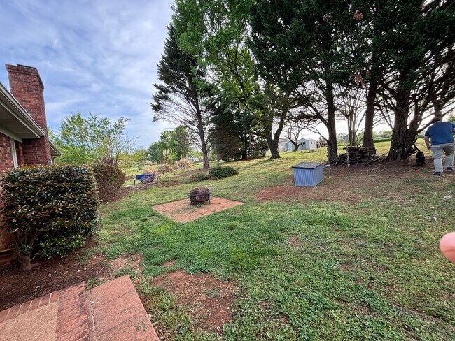 Building Photo - The Perfect Family Home!!!