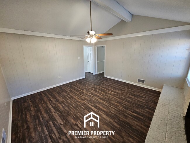 Building Photo - Newly Renovated 3BR Memphis Home w/ Vaulted Ceilings, Brick Fireplace & Covered Patio